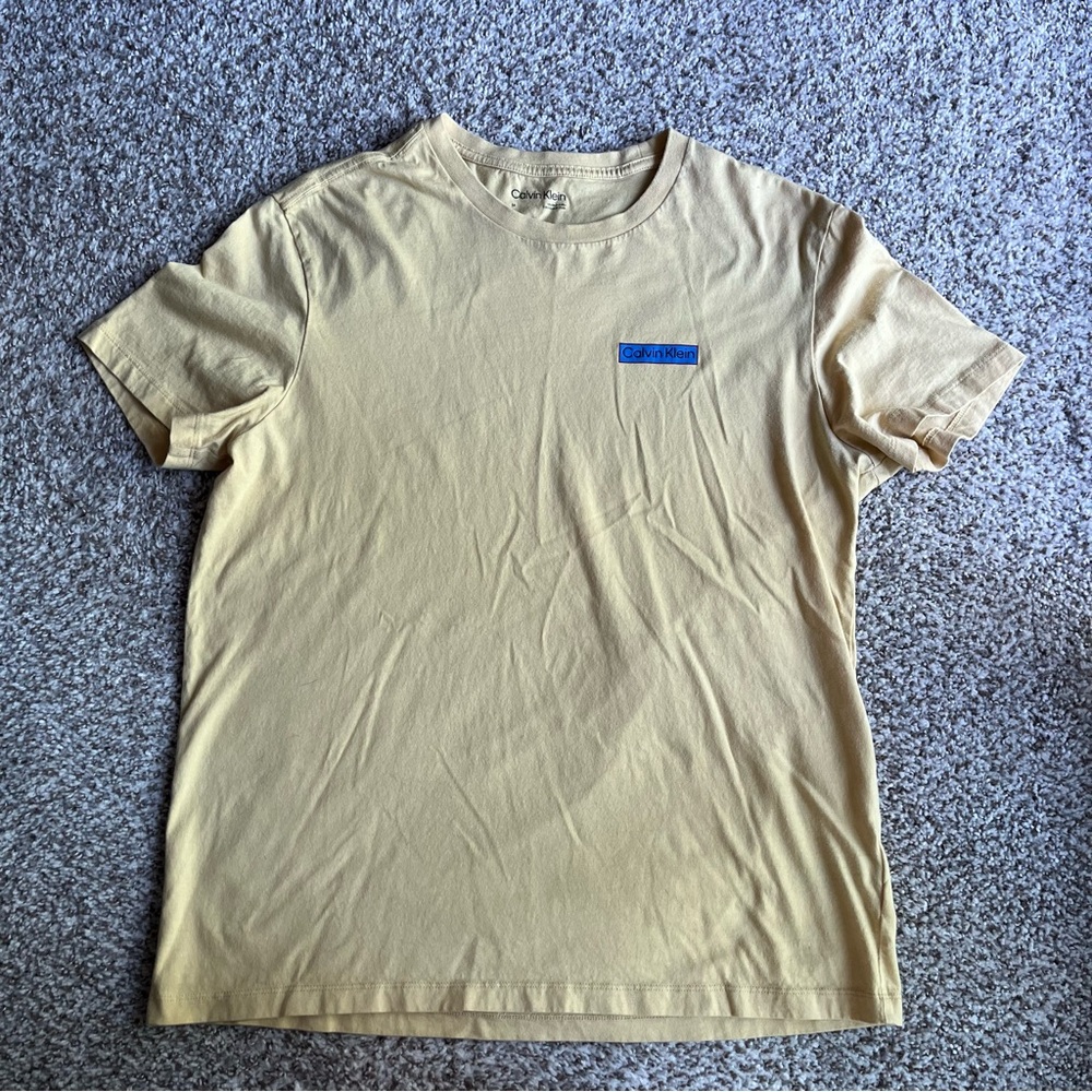 NWOT Men's Calvin Klein Relaxed Fit Box Logo Crewneck Top Medium in Butter